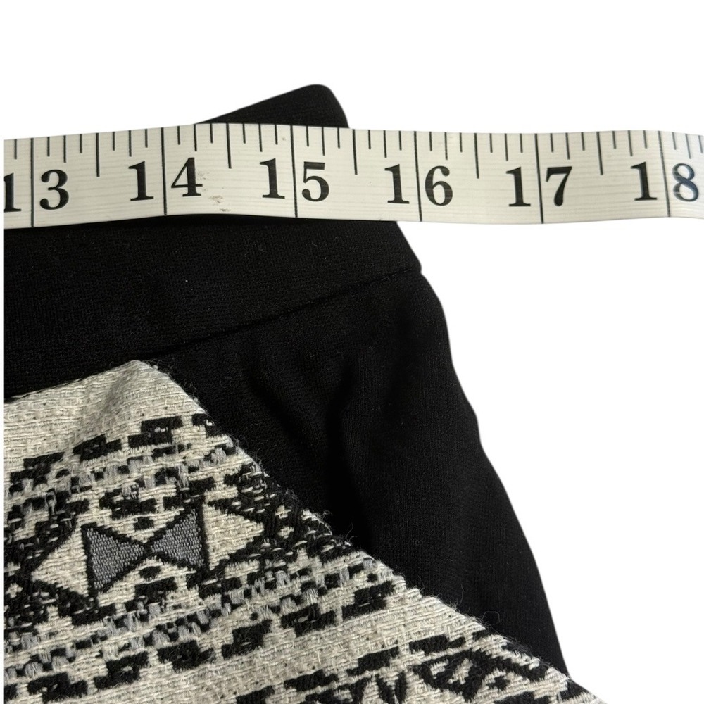 Barneys New York Womens Size 4 Black Jacquard Geometric‎ Tribal Knit Shorts USA - Picture 5 of 6